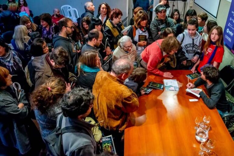 Archivo-Luciano-Molina-Feria-del-Libro-scaled