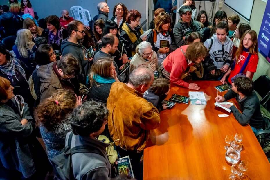 Archivo-Luciano-Molina-Feria-del-Libro-scaled