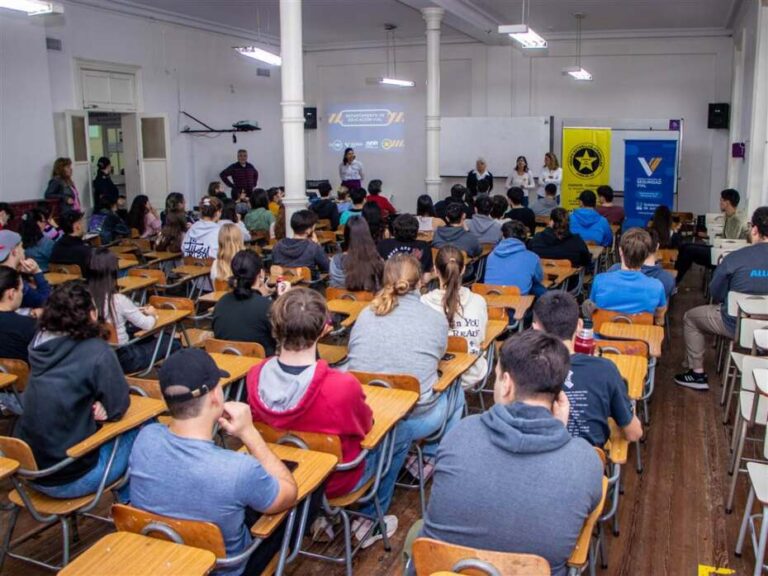 Seguridad-vial-Charlas-en-la-UNNOBA-4-scaled