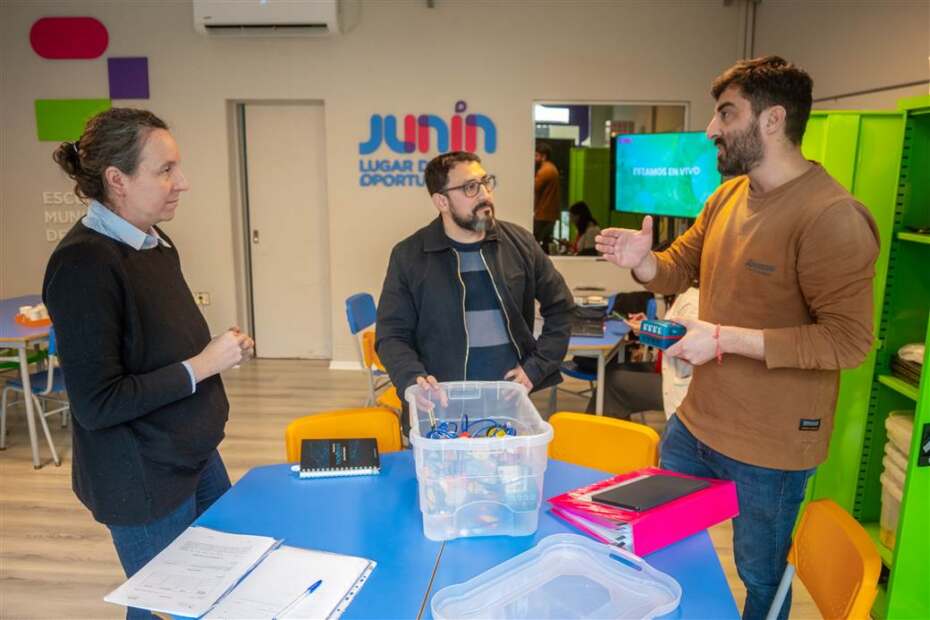 Visita-de-funcionarios-de-9-de-Julio-1-scaled